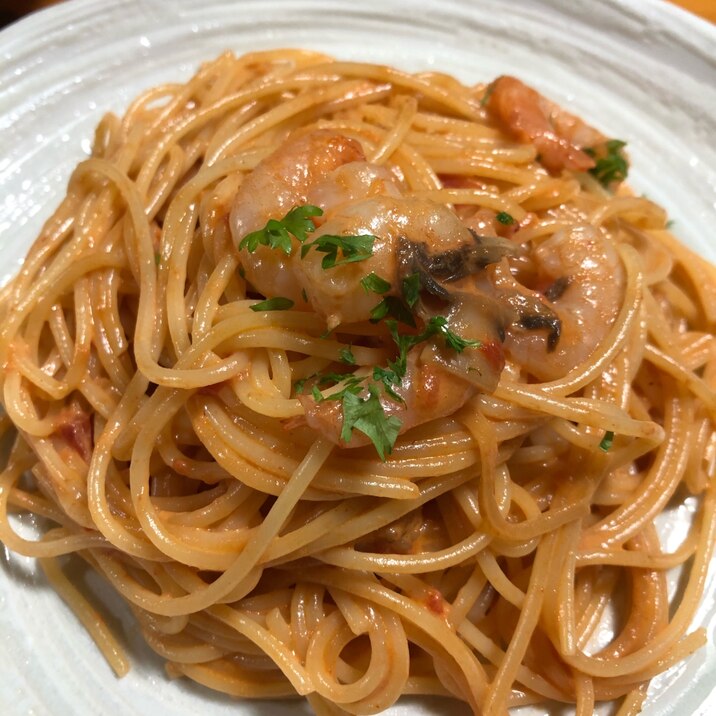 エビのトマトクリームパスタ